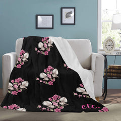 ETC Black Plush Floral Fantail Blanket